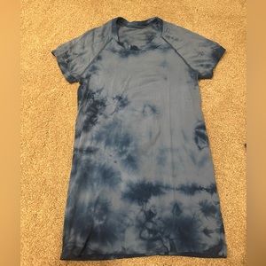 blue and white marble lululemon swifly tech